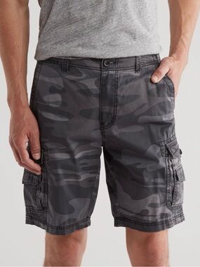 HUNTINGTON BEACH CLUB MEN'S CARGO CAMOUFLAGE SHORT SIZE 32